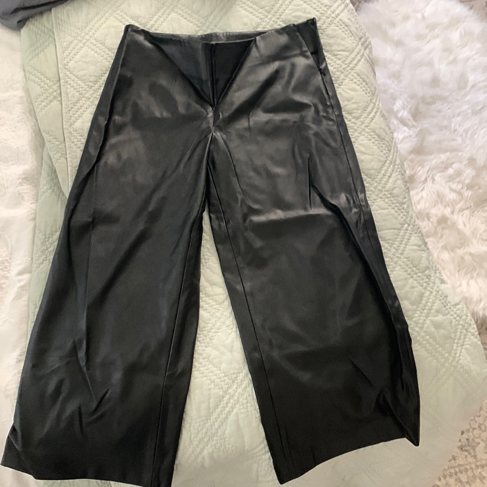 Vince Camuto faux leather crop wide leg pants gaucho size 2
